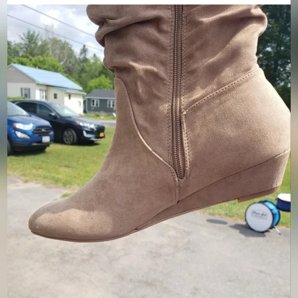 Women's Tan Taupe Boots Size 11 NEW! - Picture 4 of 4